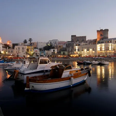 Carolina Forio (Isola d'Ischia)