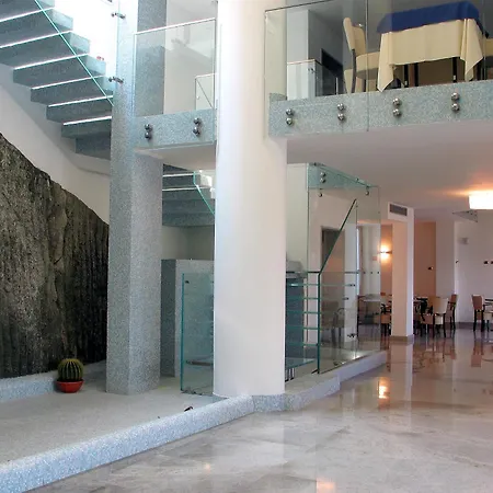 Hotel Carolina 4*
