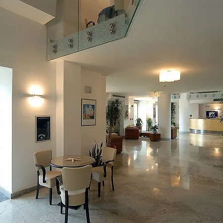 Carolina Hotel 4*