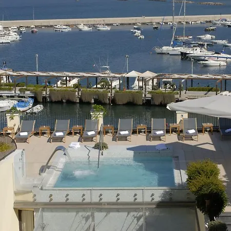 Carolina Hotel 4*